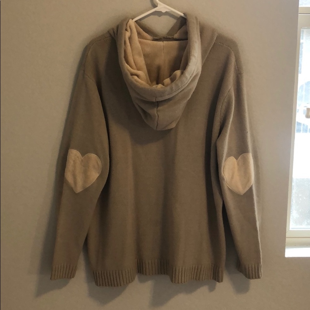 Fuzzy heart detail hoodie